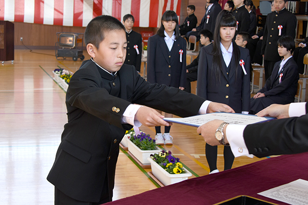 3月15日 金 町内3小学校で卒業式が行われました 坂城町