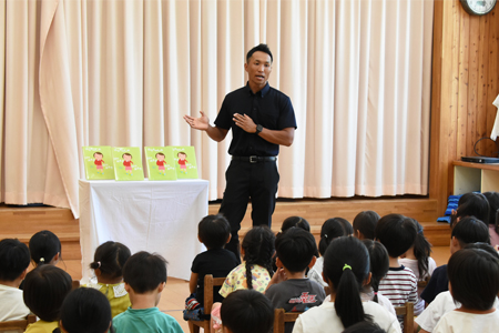 絵本の贈呈式の画像1