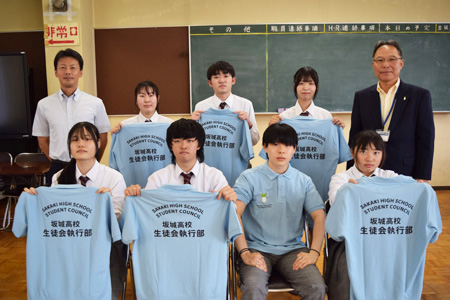 オリジナルポロシャツ贈呈の画像1