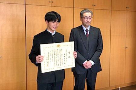 吾妻さん表彰01