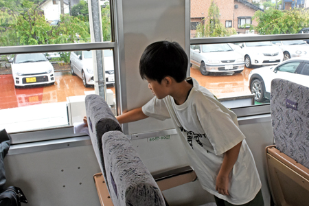 169電車ボランティア清掃03