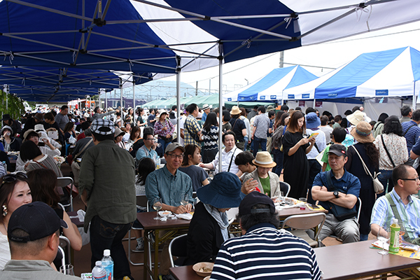 坂城駅前葡萄酒祭01