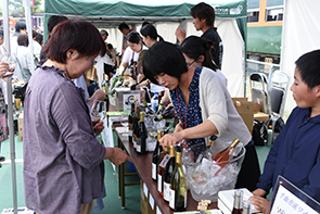 坂城駅前葡萄酒祭02