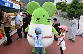 坂城駅前葡萄酒祭05