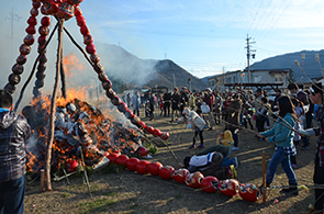 無病息災を願い 町内各地でどんど焼きの画像3