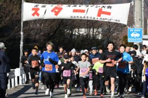 一斉にスタートする参加者