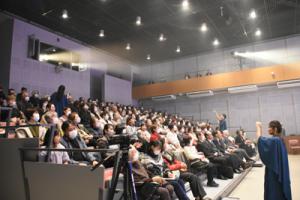 参加型コーナーで盛り上がる来場者