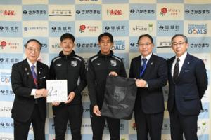 選手・社長・町長・教育長の集合写真