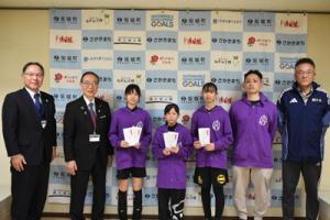 選手・町長・教育長・髙井協会長　集合写真