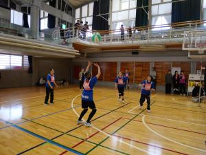 春のスポーツ大会ビーチボールバレー