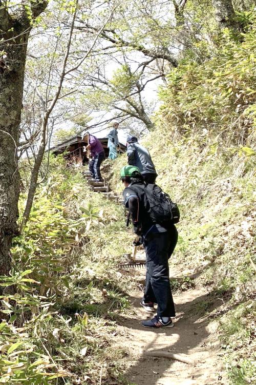大宮区の作業の様子(葛尾城遊歩道)