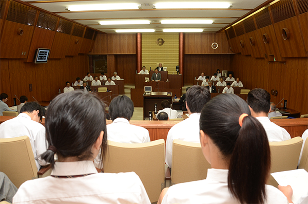 坂高生議会傍聴01