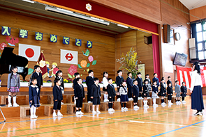 村上小学校入学式02