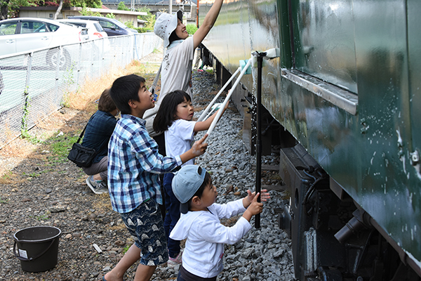 169系電車ボランティア清掃01