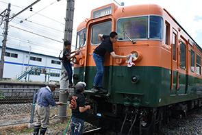 169系電車ボランティア清掃05