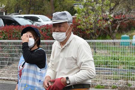 村上保育園じゃがいも植え02