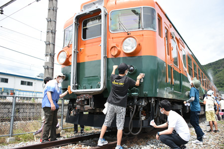 169電車清掃01