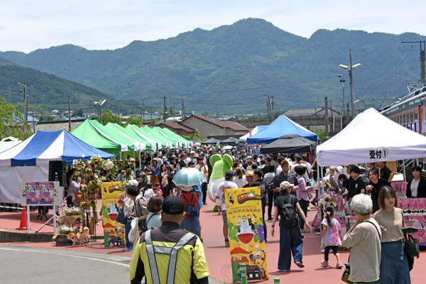 坂城駅前葡萄酒祭2023-01