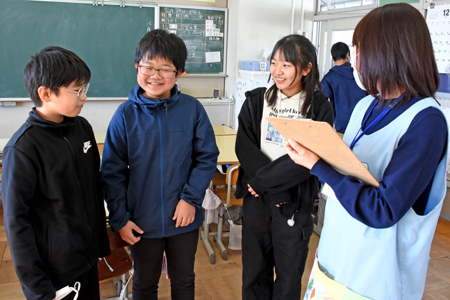 坂小　学校給食04